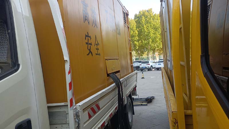 大东如何判断柴油发电机组和UPS电源的切换时间是否符合要求？