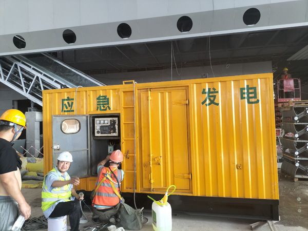大东怎样判断空气滤清器是否需要更换？