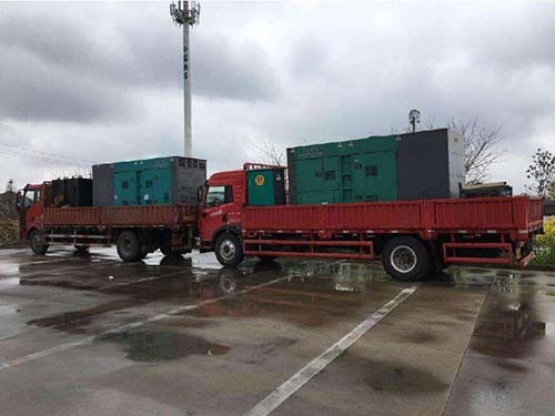 大东涂抹密封胶后，需要等待多长时间才能安装水冷式机油散热器密封件？